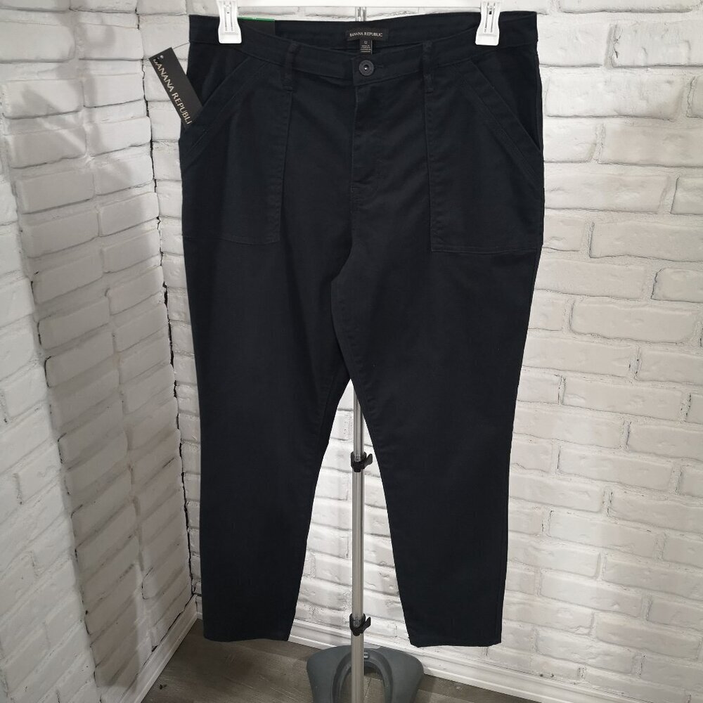 NWT Banana Republic Ladies Size 12 Black Zipper & Button Closure Chino Pants